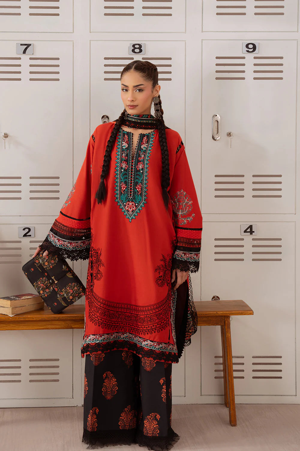 SR - NAZLI B